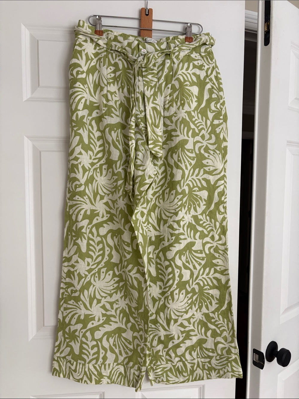 Tie-Waist Green Floral Print Linen-Blend pants